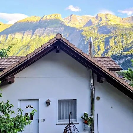 Appartement Big 3-bedroom Flat With New Kitchen