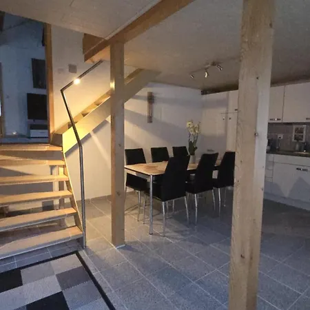 Big 3-bedroom Flat With New Kitchen *