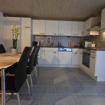 Big 3-bedroom Flat With New Kitchen Appartement *