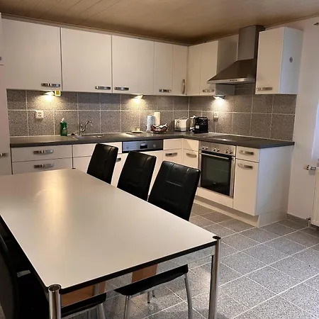 Big 3-bedroom Flat With New Kitchen Appartement