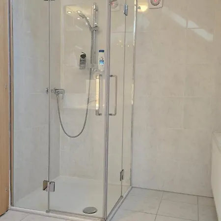 Big 3-bedroom Flat With New Kitchen Appartement *